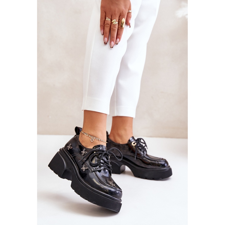 Women's shoes decorated with Black Lacquer details 1 Women's shoes decorated with Black Lacquer details 1