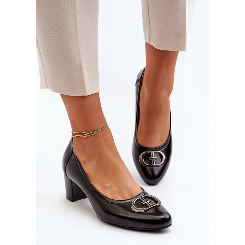 Elegant pumps from the Vinceza Black brand 1