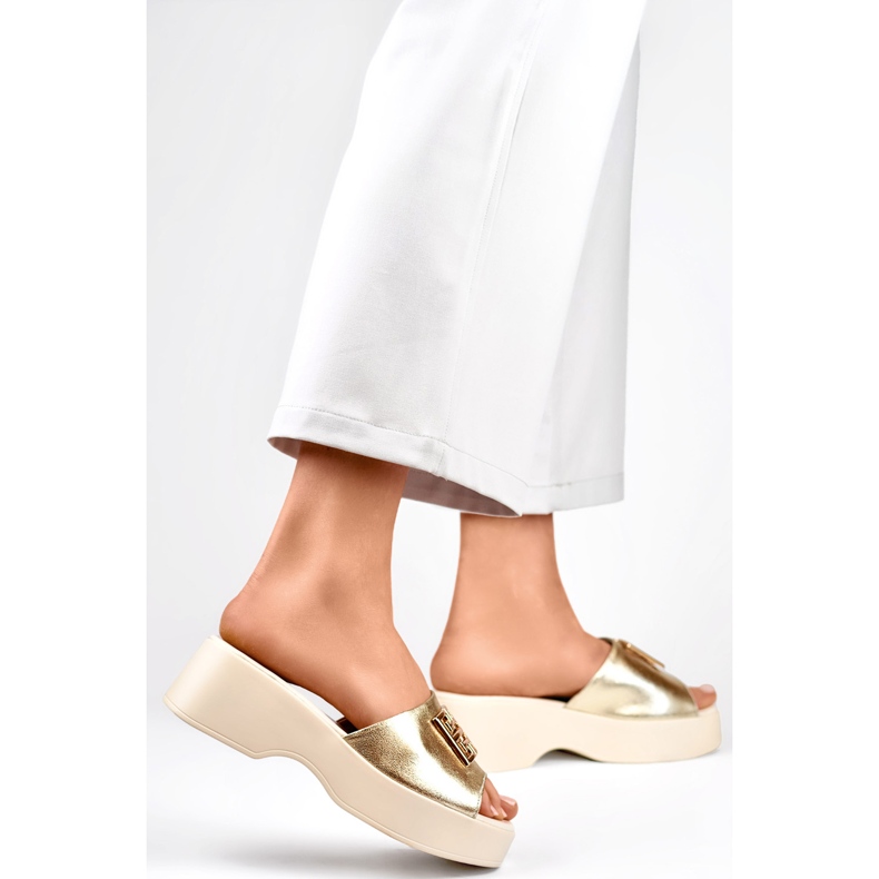 Women's flip-flops with decoration GD-XF1000GO, gold yellow 1