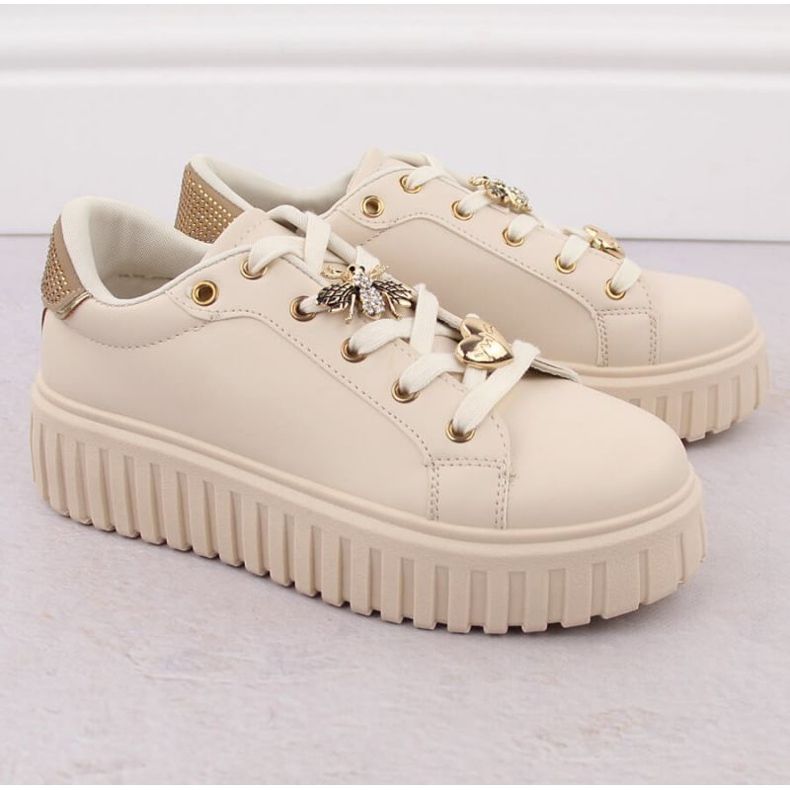 News shoes on the 4756 EVE458B platform beige 2