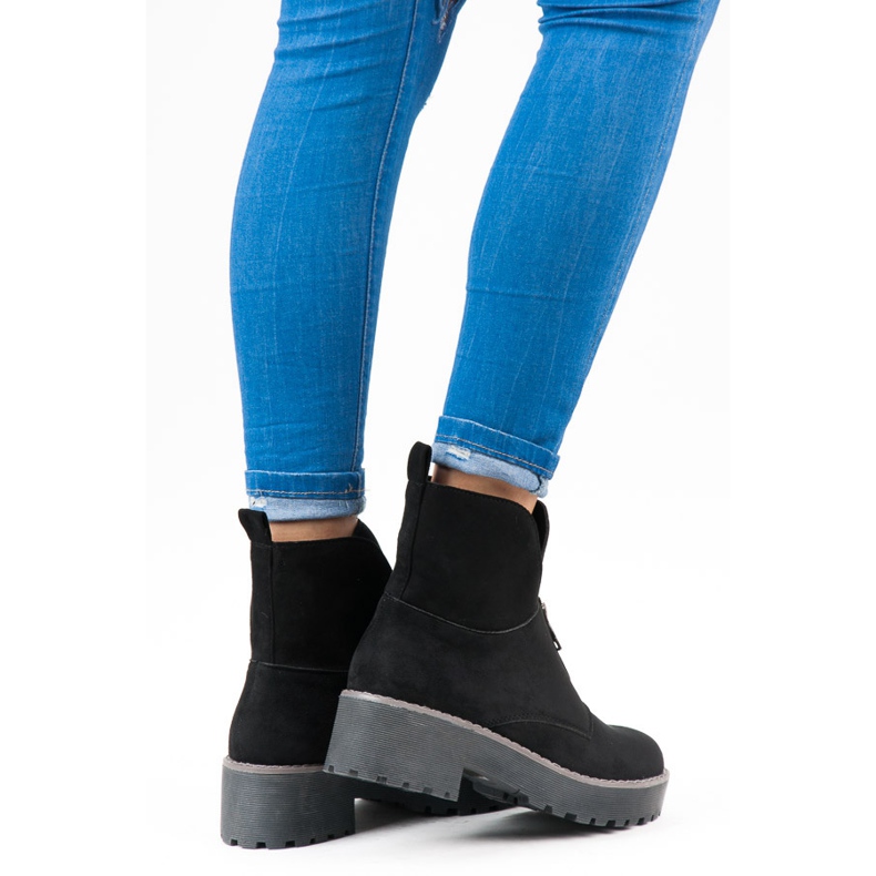 Vices Boots fastened with a zipper black 2