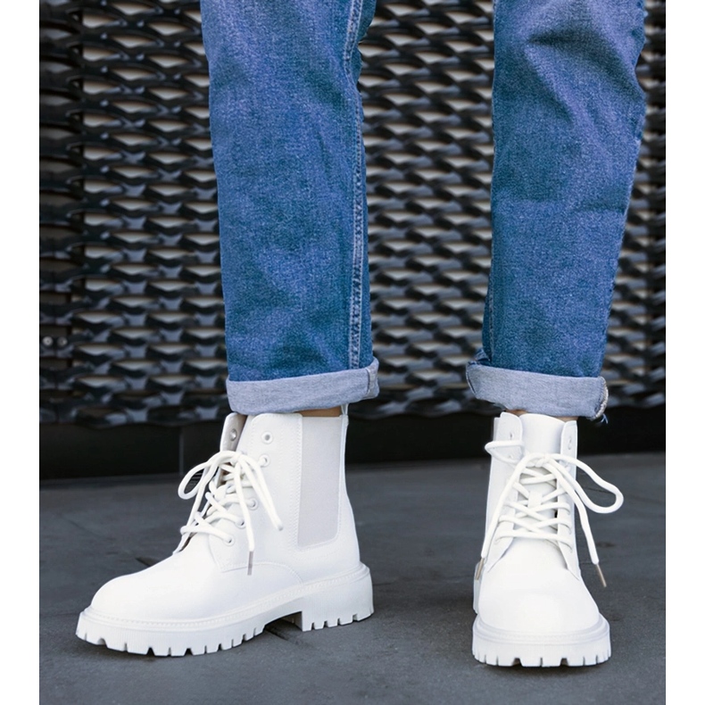 Light beige insulated ankle boots by Brayna 1