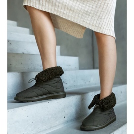 Green insulated snow boots with Caellita cuff black 1