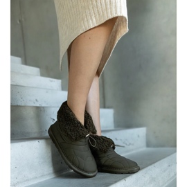 Green insulated snow boots with Caellita cuff black 2