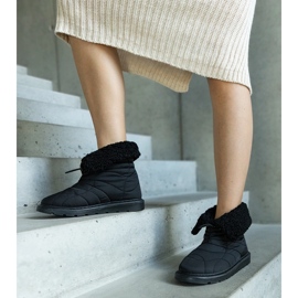 Black insulated snow boots with Caellita cuff 1 Black insulated snow boots with Caellita cuff 1