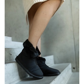 Black insulated snow boots with Edidda collar 1