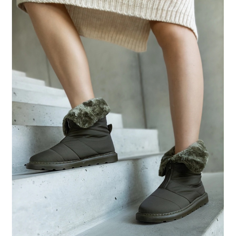 Green insulated snow boots with a collar from Edidda 1