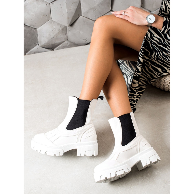 Seastar White slip-on boots black 2