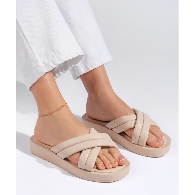 Beige women's platform flip-flops 1