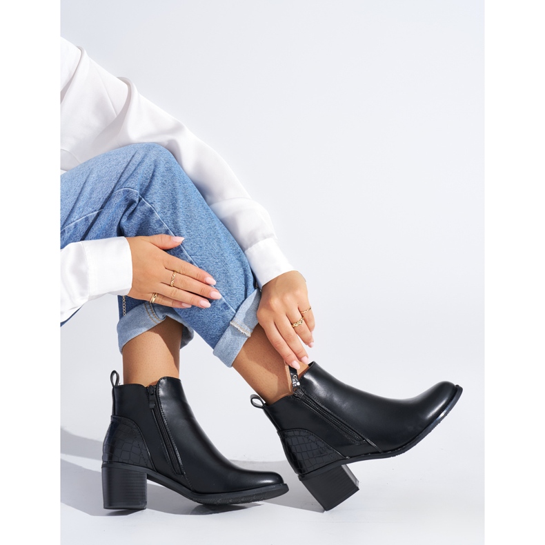 Black elegant ankle boots 2