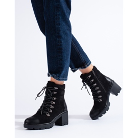 Insulated women's work boots made of ecological suede black 1