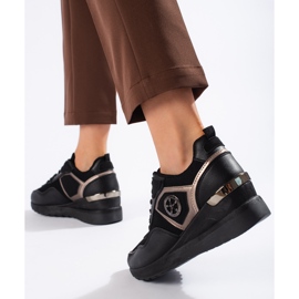 Women's black sports shoes 2