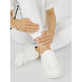 White classic sports shoes 1