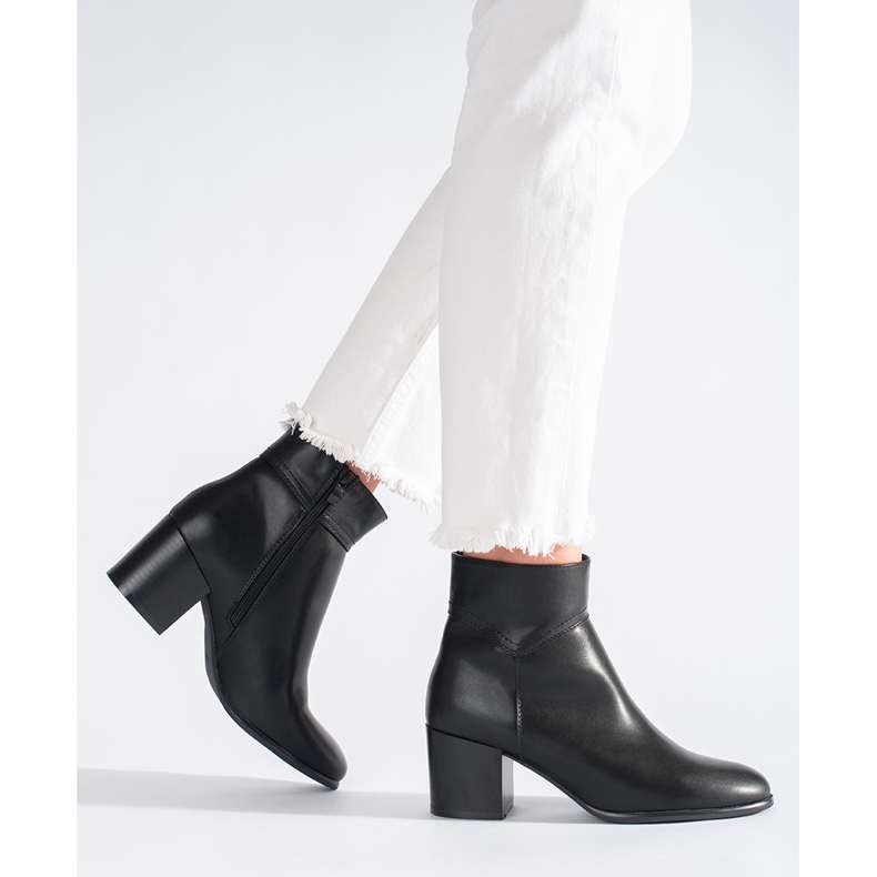 Black ankle boots on the Sergio Leone post 1 Black ankle boots on the Sergio Leone post 1