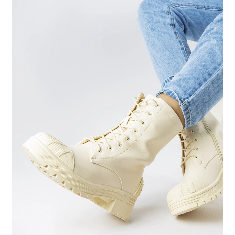 Light beige boots with a thicker sole from Manara 1