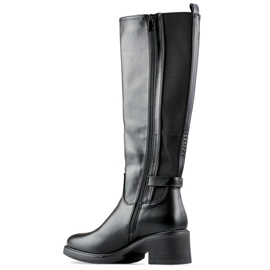 Black, low-heeled, insulated winter boots 1
