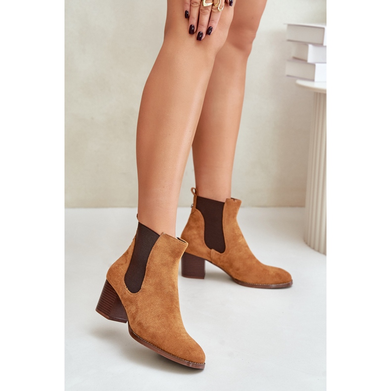 Chelsea boots on the eco suede post Camel brown 2