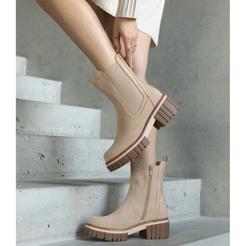 Light beige massive platform boots with abrasions from Sholla 2