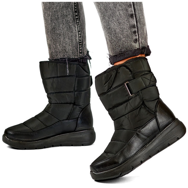 Black, insulated snow boots with Velcro 2