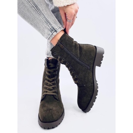 Lace-up workers by Bente Green 2 Lace-up workers by Bente Green 2