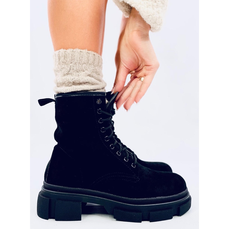 Dazy Black suede workers 2