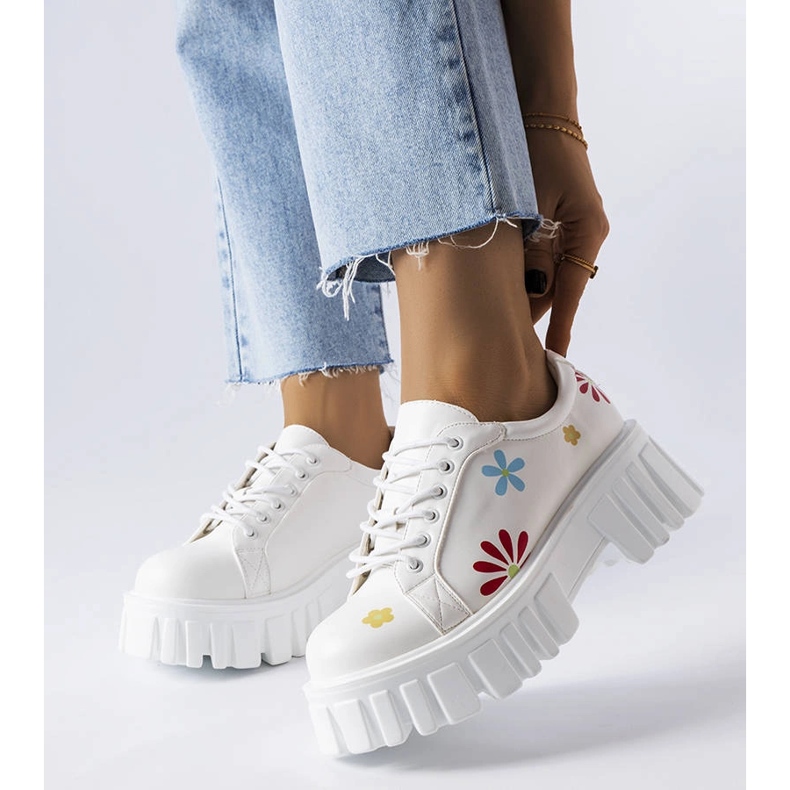 White brogues decorated with Gemini flowers 1