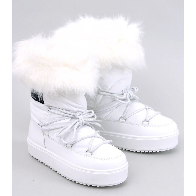 Kendals White fur snow boots 1