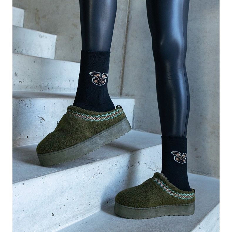 Green platform snow boots with a low upper and an embroidered Greene pattern 1