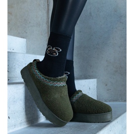 Green platform snow boots with a low upper and an embroidered Greene pattern 2