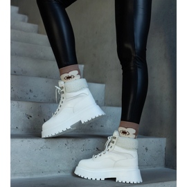 White sneakers with a thick sole and fur from Best 1