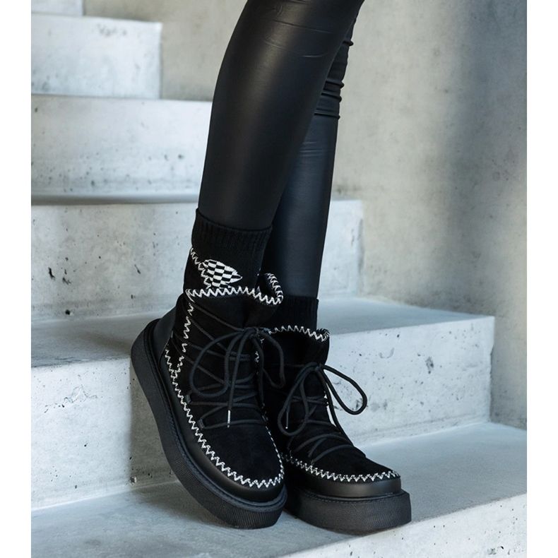 Black platform snow boots with laces decorated with Mckenzie embroidery 2