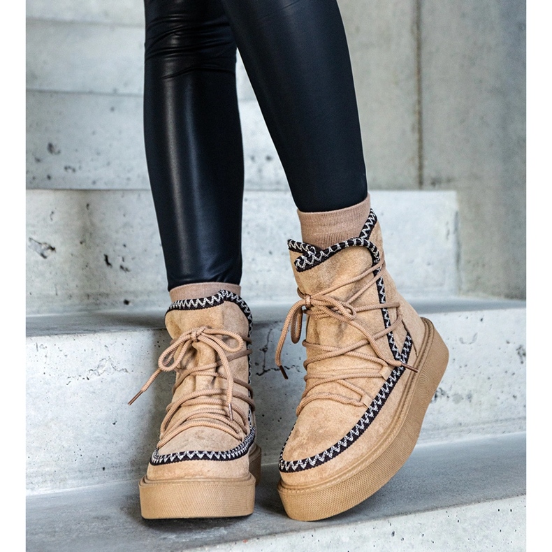 Beige lace-up platform snow boots decorated with Mckenzie embroidery 1 Beige lace-up platform snow boots decorated with Mckenzie embroidery 1