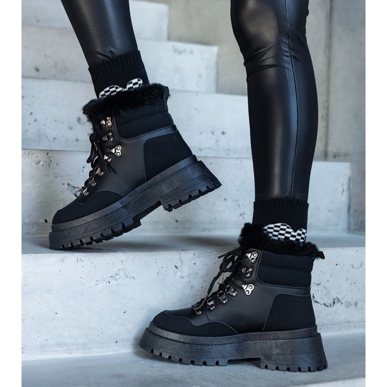 Black massive platform boots with fur from Estrada 1