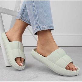 McKinley McKeylor W 76052 JAN290B flip-flops green 1