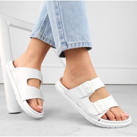 Big Star INT2004B foam flip-flops with buckles, white 1