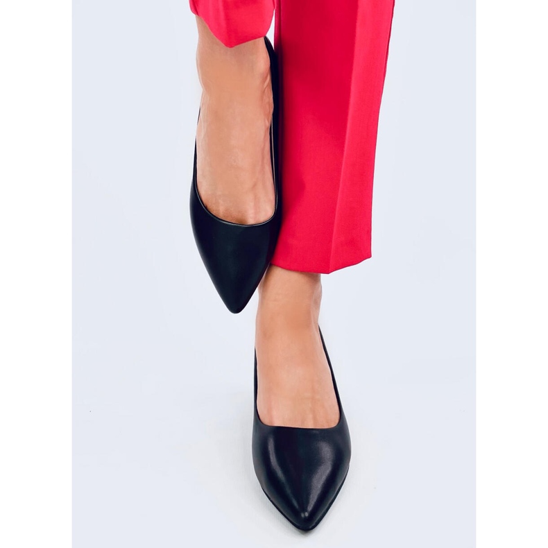 Crafts Black low heel pumps 1