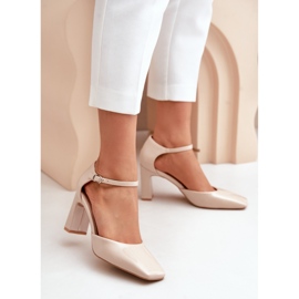 Pumps Model CH881 Beige 1