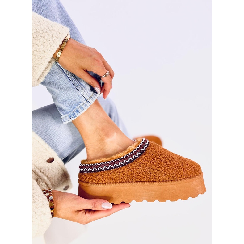 Women's short snow boots with camel shearling brown 1