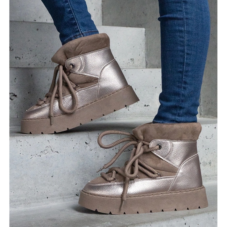 Dark beige women's platform snow boots with fur lining 1