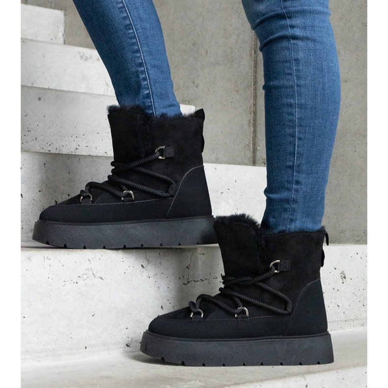 Black women's platform snow boots with fur lining 1