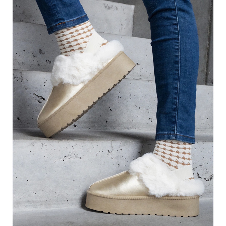 Gold platform slippers decorated with fur with an elastic band at the heel golden 1