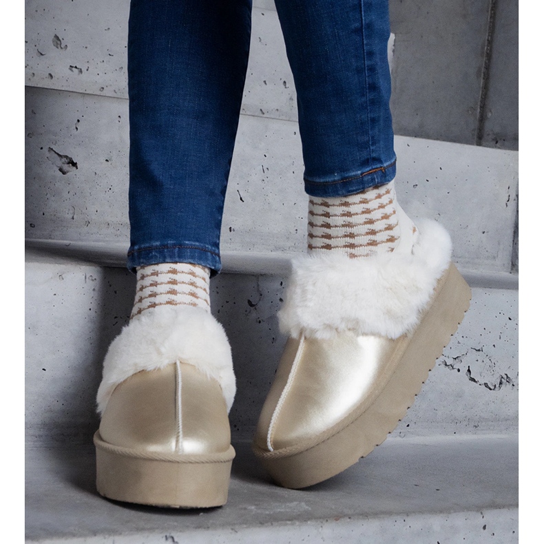 Gold platform slippers decorated with fur with an elastic band at the heel golden 2