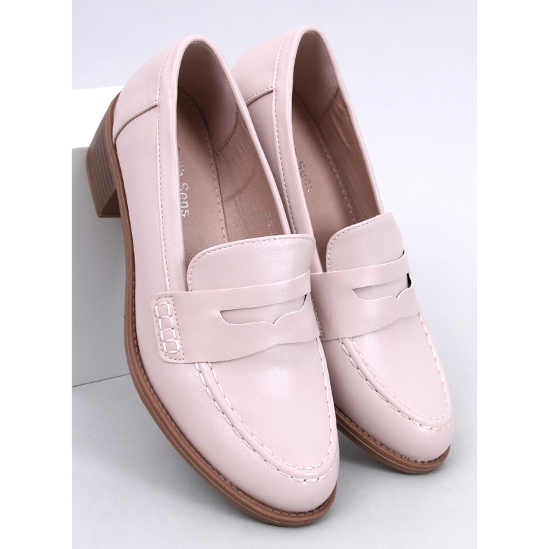 Beige wide-heeled pumps 1