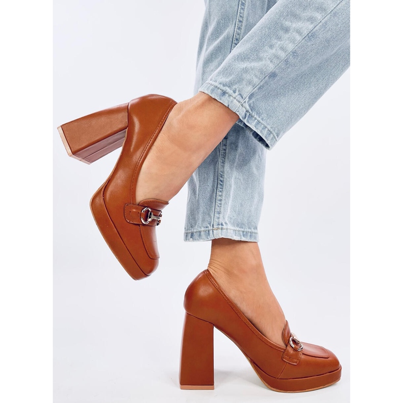 Women's high-heeled shoes with brown decoration 2