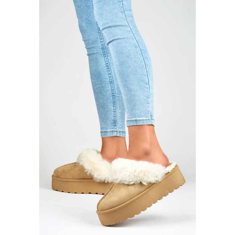 Women's platform slippers with fur, beige 81366-4-KH 2