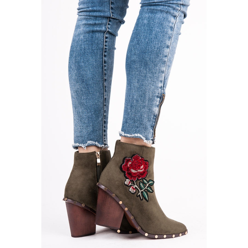 Vices Boots With Embroidered Flower green 1