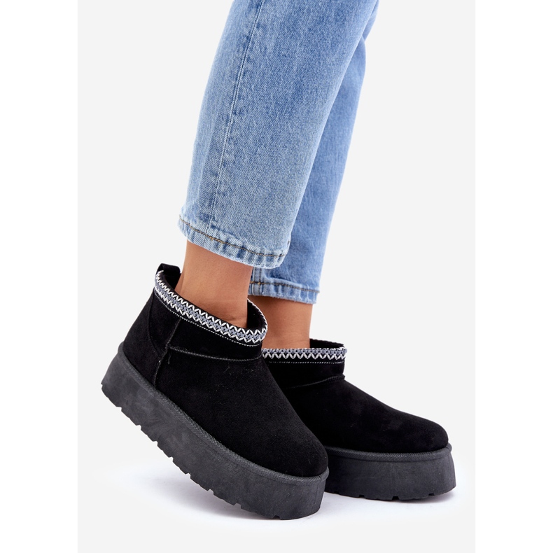 Black Platform Snow Boots With Decorative Embroidery 1