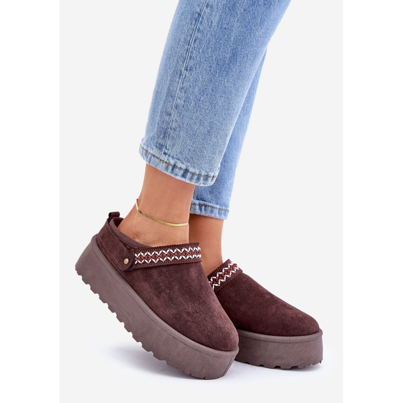 Chocolate snow boots with decorative embroidery brown 1