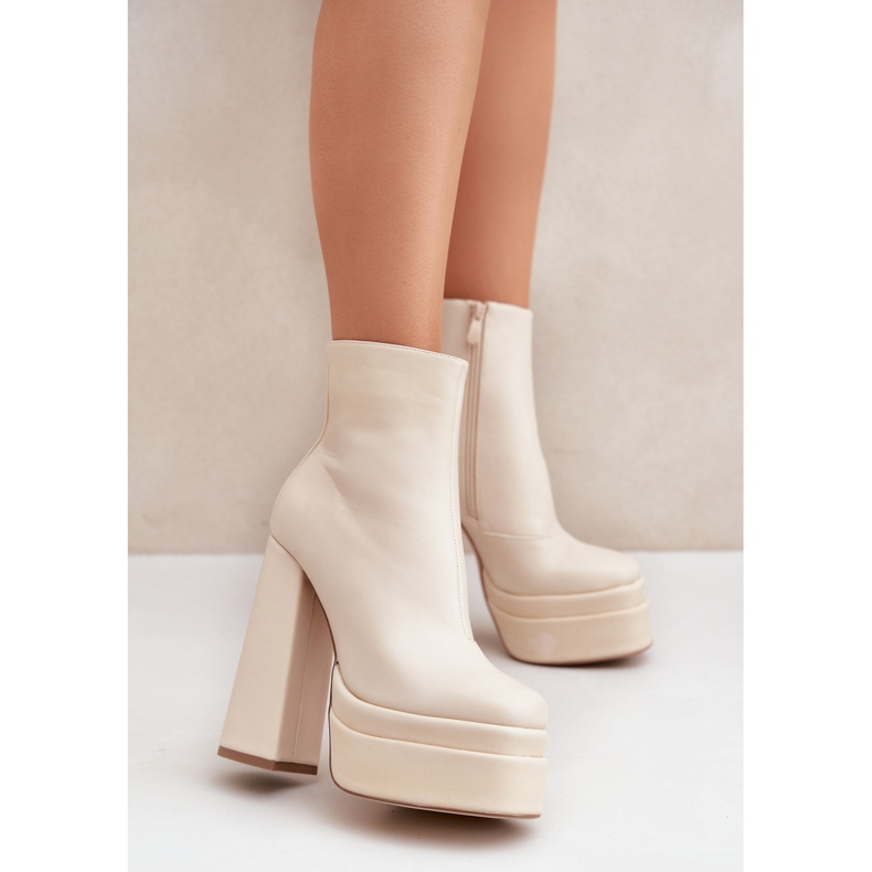 Light beige warm boots on a massive platform and high heel 2