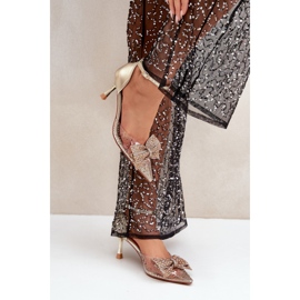 Women's high heels decorated with an impressive gold bow golden 1